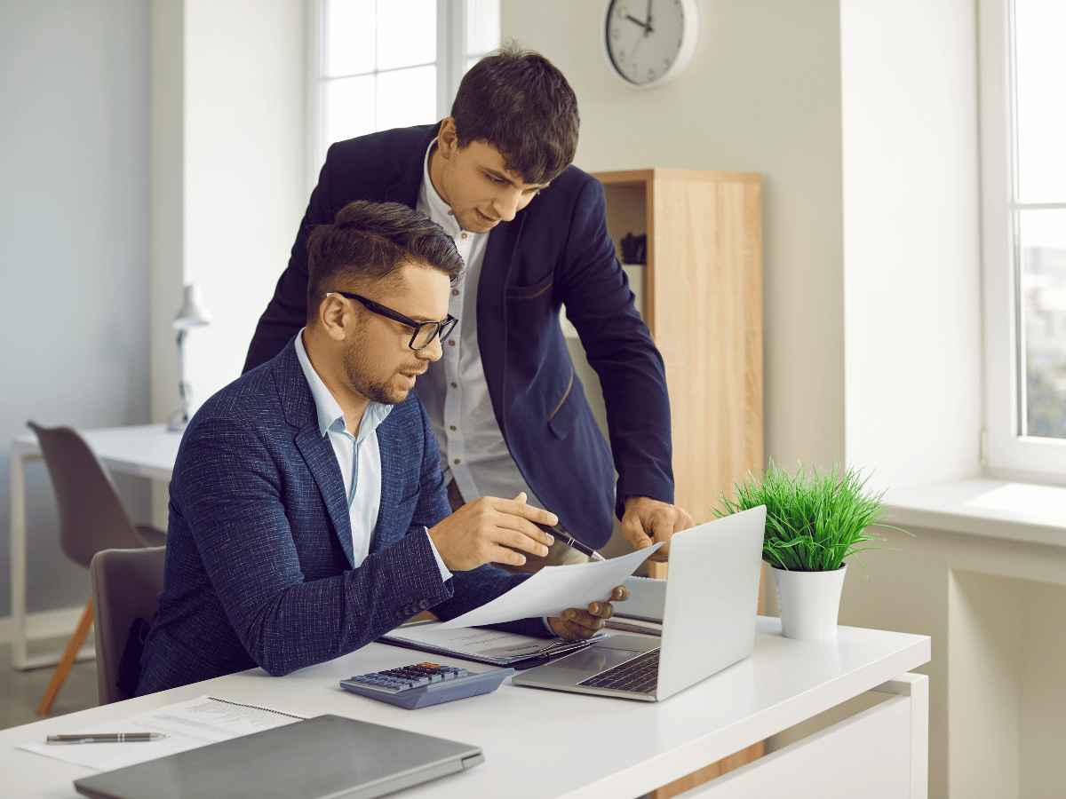 HRBP: Khi “Đối Tác Chiến Lược” Thành… Nhân Viên Hành Chính Cao Cấp?
